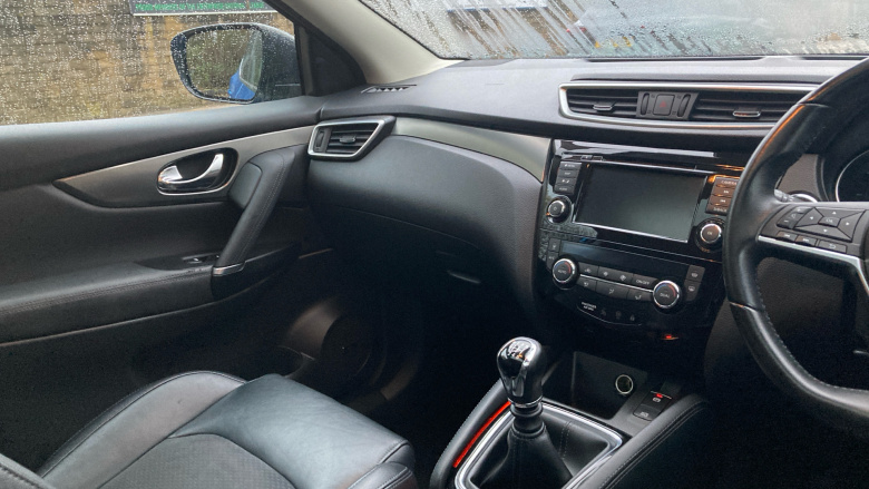 Nissan Qashqai 1.3 DiG-T 160 Tekna 5dr Petrol Hatchback